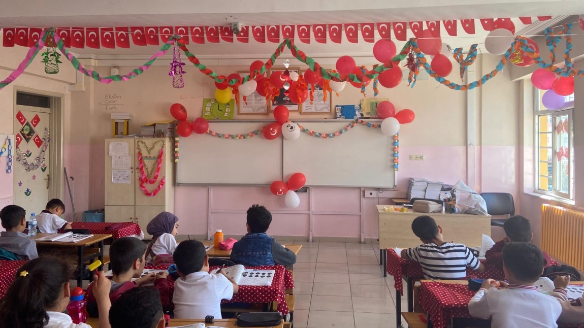 Sınıflarımız 23 Nisan Ulusal Egemenlik Ve Çocuk Bayramı İçin Süslendi